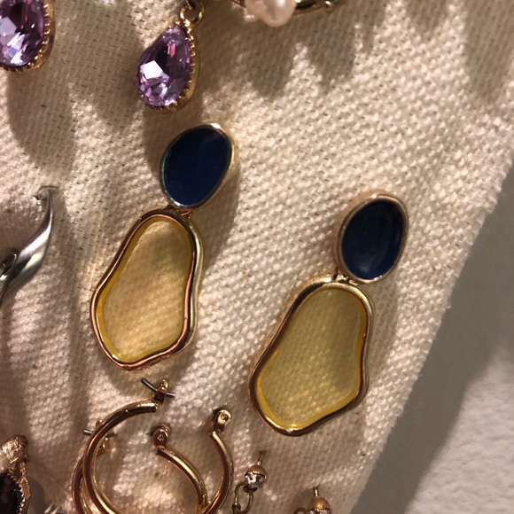 multiple earrings - Picture 5 of 7